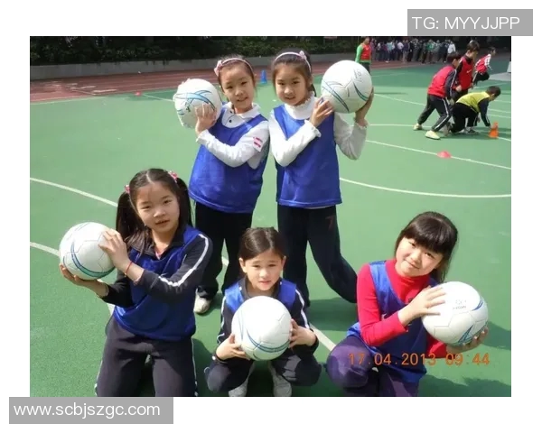 足球明星女同桌的精彩瞬间与魅力风采全景展示